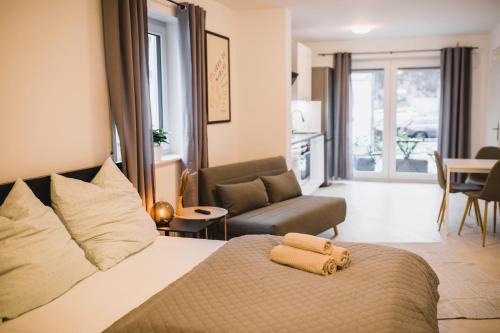 HUGOS Studio Apartment
