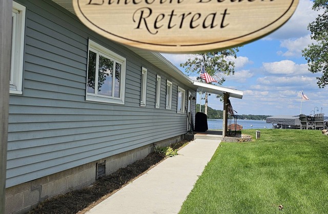 HUNTER SPECIAL! Year round cabin.nBooking for winter and summer 2026! Sleeps 10