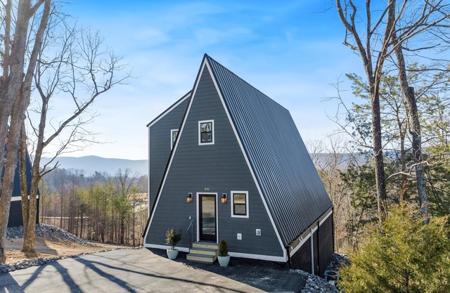 Hunters Ridge | Rustic A-Frame | Mtn Views + Goats!