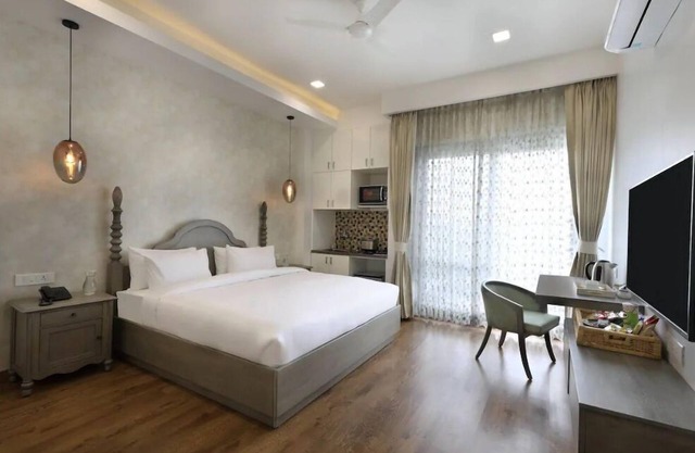 HYDEWEST Rose King Gold Studio Luxury Serviced Residences Apartment