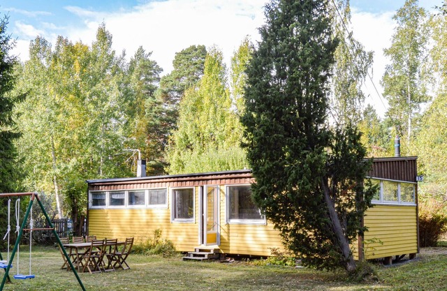 Hyggeligt feriehus på stor skøn grund med god plads til, at børnene kan lege.