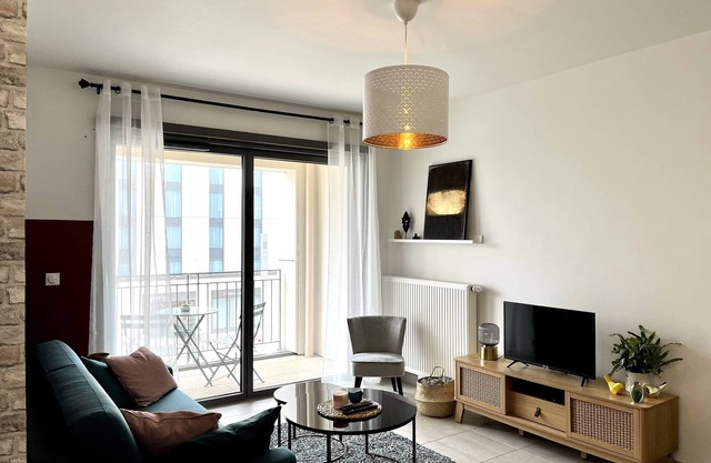 Hyper Centre Tours apartment with bike room