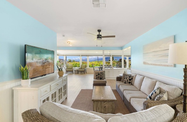 ICC 30 Remodeled 2BD Cottage Across the Street from Kahekili Beach