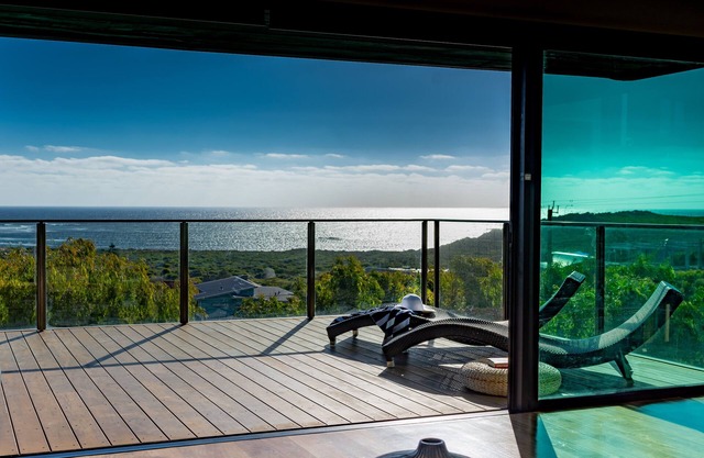 Iconic luxury beach house, unsurpassed ocean views - vineyards on your doorstep