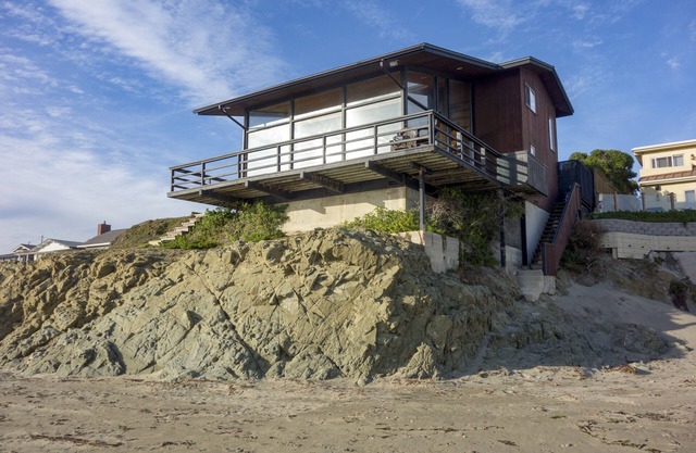 Iconic Oceanfront Cayucos Beach Home, Panoramic View Room, Direct Beach Access!