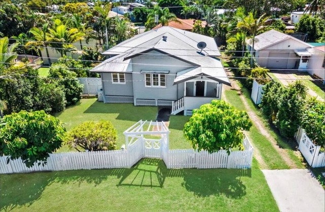 Ideal base 4 Whale Watching.Private deck/BBQ/AC.