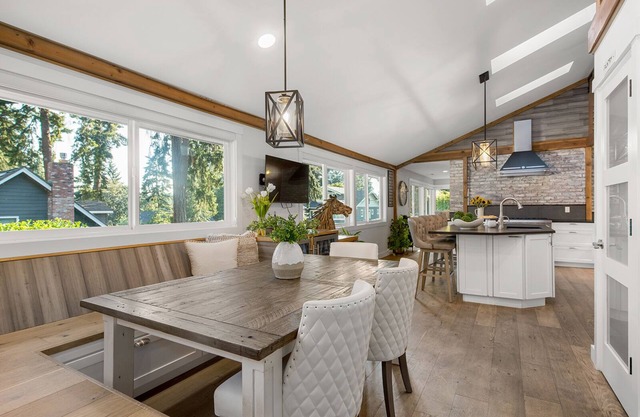 Ideal Bellevue location Remodeled 2 bdrm+separate ADU kitchen, Hot Tub & Garden
