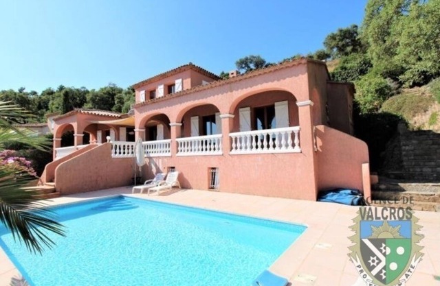 Ideal for a couple, small romantic nest with breathtaking sea view