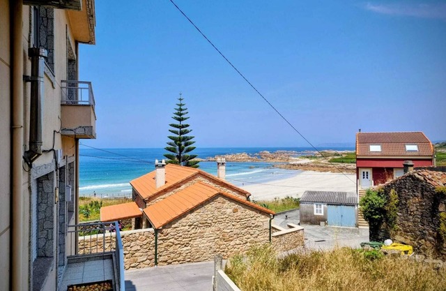 Ideal house to share with family or friends, next to the beach and the mountains.