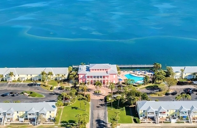 IDEAL LOCATION FOR BAYFRONT HEALTH & JOHNS HOPKINS ALL CHILDREN'S STAFF!