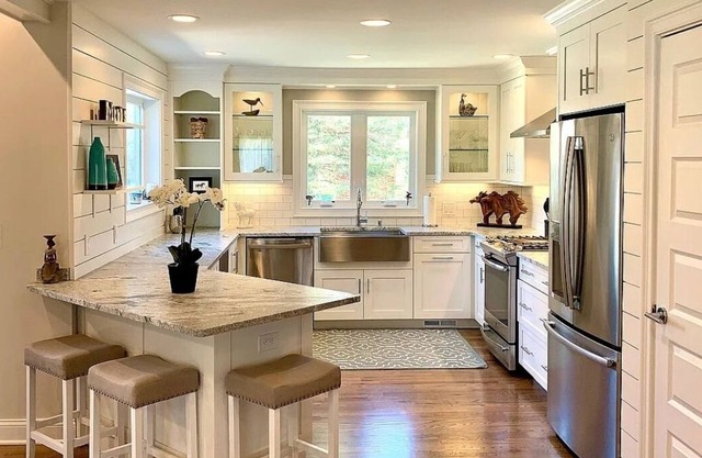 Ideal Location, just 2 blocks from the Race Track & 1 mile to Downtown!