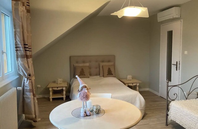 Ideal on the Alsace Wine Route 1 room 2/3 pers in a villa + pool