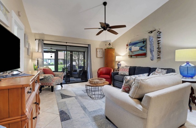 Ideally Located Gated Community-Minutes to FMB! Community Pools, Pickleball, Active Social Schedule!