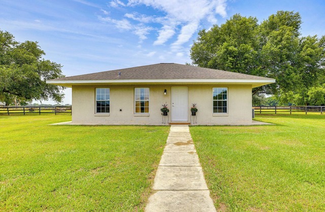 Idyllic Anthony Home: Riding Arena w/Mirror Wall!