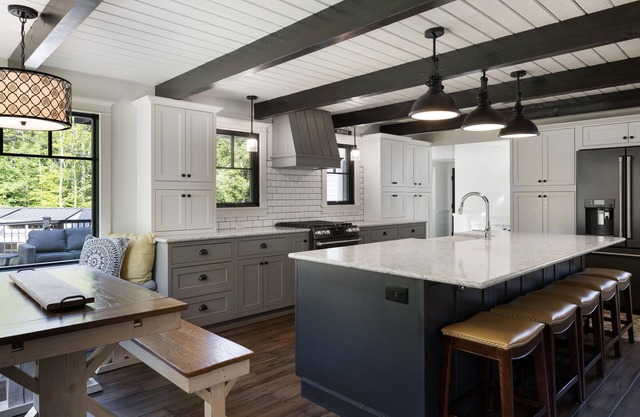 Idyllic Mountain and Lake Getaway