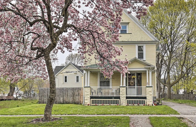 Idyllic Rochester Apt w/Hot Tub: 2 Miles to Dtwn!