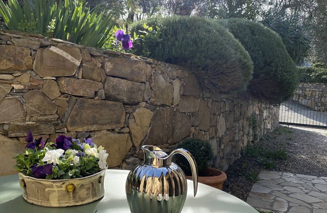 Idyllically situated, comfortable detached country house in a stylish ambience