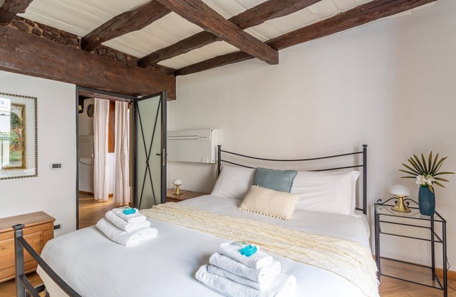 iFlat | Campo de Fiori's Comfy Gem