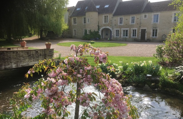 Ifs Appartment for persons with seasonal pool and jacuzzi