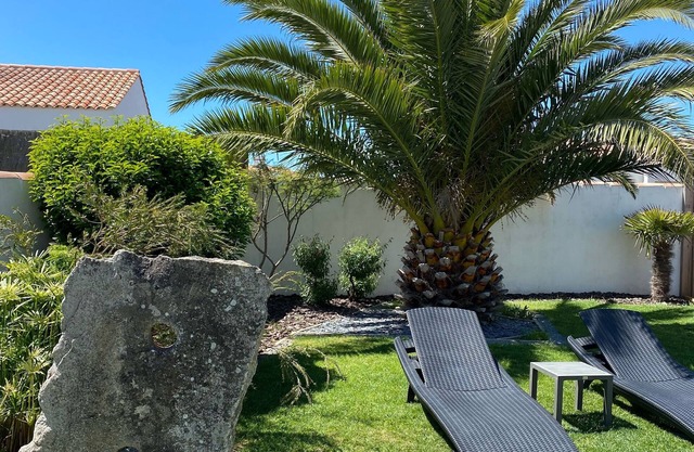 Ile de Noirmoutier house comfortable, enclosed garden near the sea and harbor