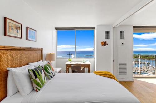 Ilikai Marina 1BR Condo, Ocean View Haven
