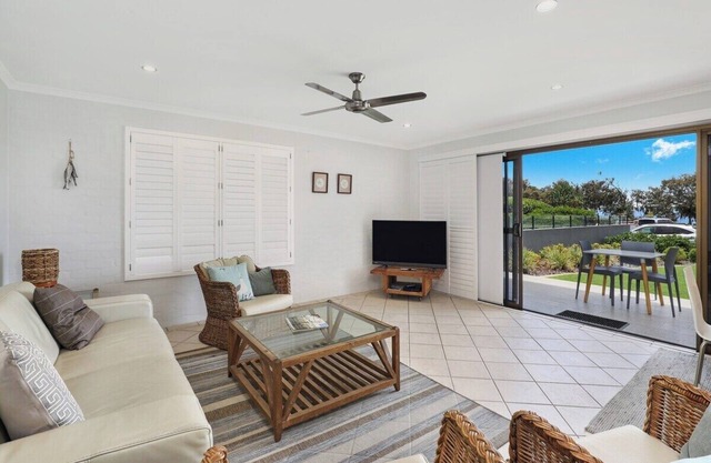 Illawong Unit 1 - Beach At Your Doorstep!