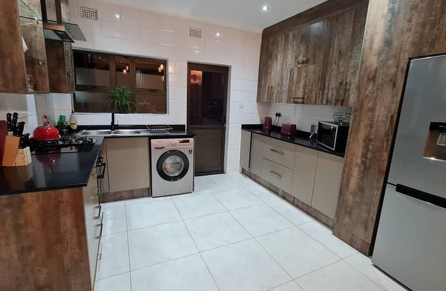 Immaculate 3 Bedroomed Guesthouse in Ilanda - 2041