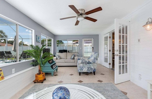 Immaculate 4/2 pool home in Village Green near Anna Maria Island - Southern Exposure