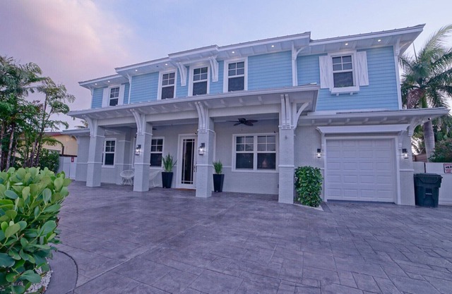 Immaculate Contemporary Villa 1.5 mi to The Beach & Mizner Park - Long Term Only