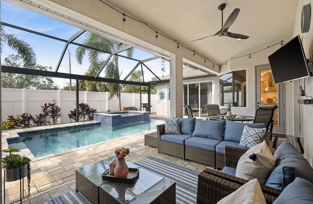 Immaculate Heated Pool & Spa Villa-Awesome Amenities-6 Min to Beach