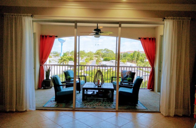 Immaculate on Venice Island split 2 Bedroom 2 bath.