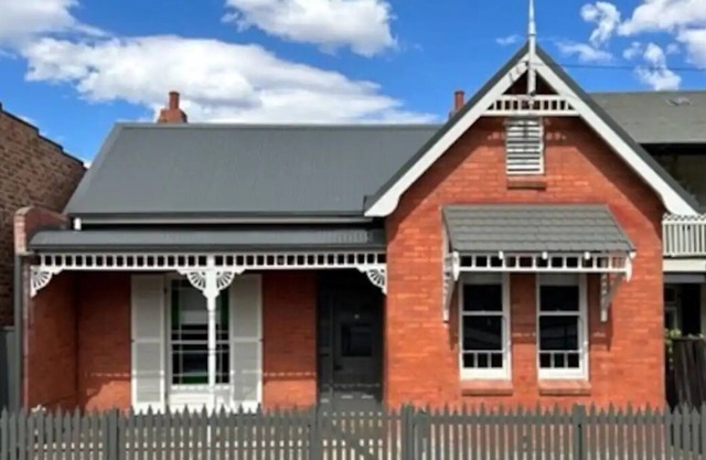 Immaculately renovated cottage in the centre of town
