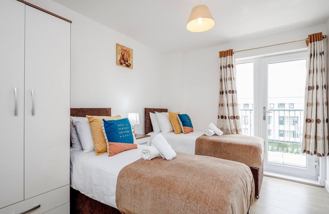 Impeccable 2-Bed Apartment in Romford