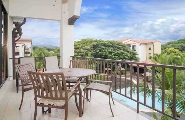 Impressively designed and decorated 3rd-floor space overlooking pool in Coco