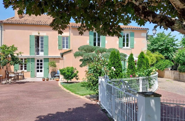 In a beautiful stone house welcomes you this tasteful and large vacation apartment.