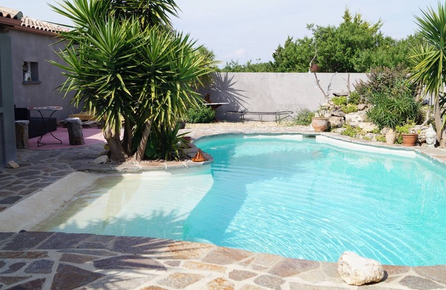 in a village Hérault, house with private pool.