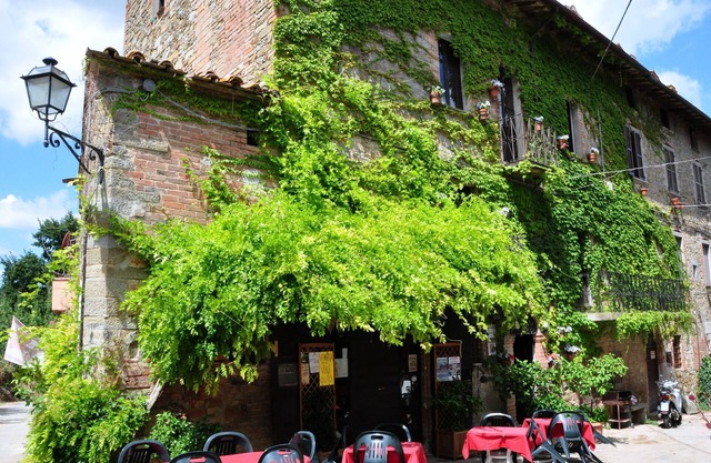 In ancient Borgo Toscano Umbro Lake Trasimeno R