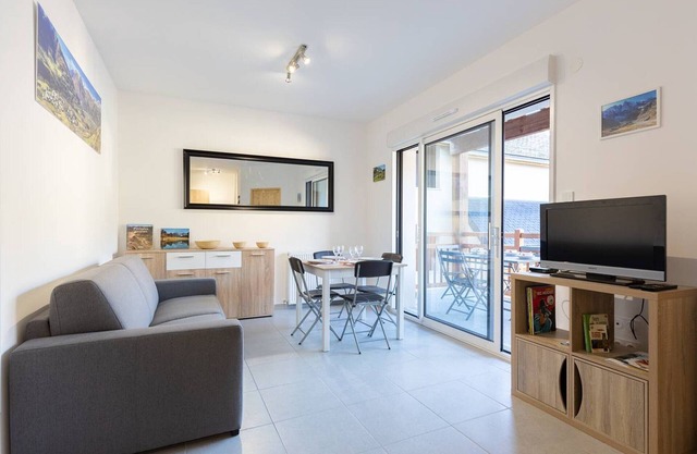 In Loudenvielle, modern apt, near cable car, parking, wifi