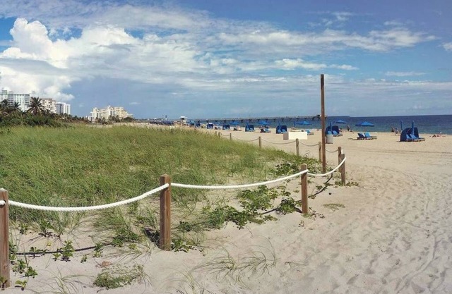 In New Beautiful " Pompano Beach " central quiet location