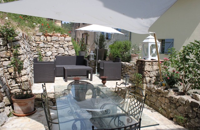 In the center of the historic village, charming house full of character