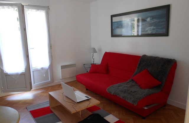 In the center of St-Marc-sur-Mer within 300 m from the beach (Blue Flag Beach)