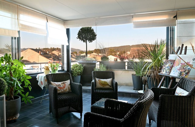 "In the heart of Vaison "very nice apartment, quiet, spacious, bright.