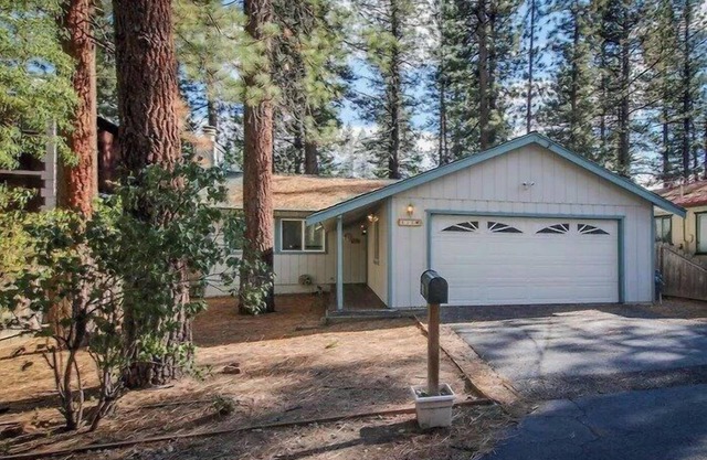 In the Heart of South Lake Tahoe, Featuring Pool Table and Hot Tub!