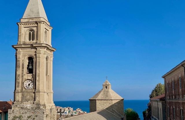 In The Heart of Old Town, Stunning Flat with Rooftop Terrace, 3BED/1BATH/WIFI/AC