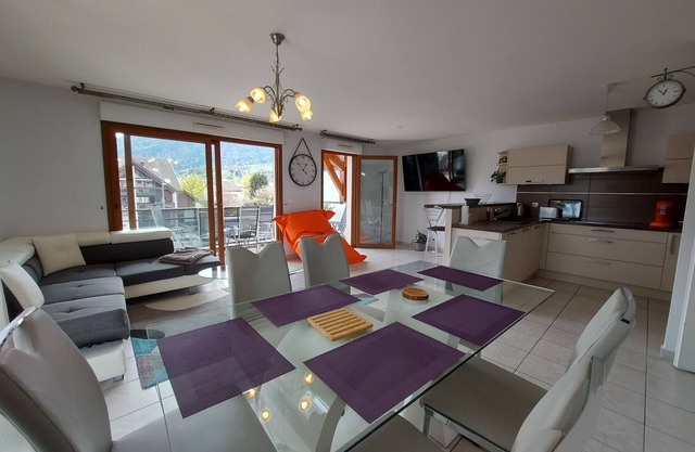 In the heart of St Jorioz, spacious apartment with terrace and mountain view