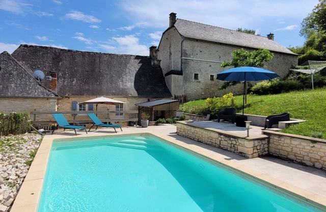 In the heart of the village, house for 8 with pool