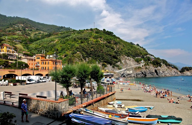 In the square, a step away from the sea