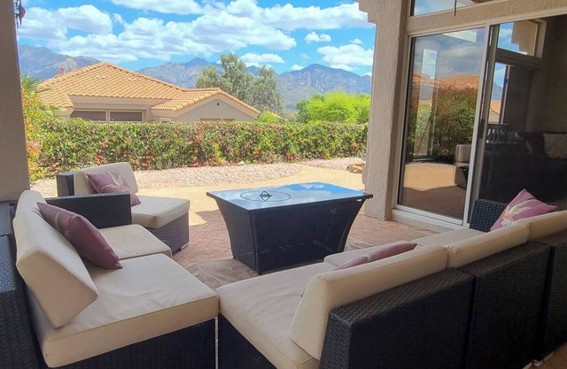 Incredible Catalina Mountain views from this 2BR/2BA home in Sun City Oro Valley
