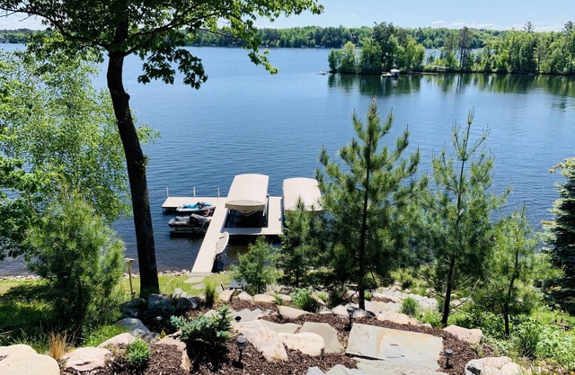 Incredible Gull Lake Views - Close to Everything
