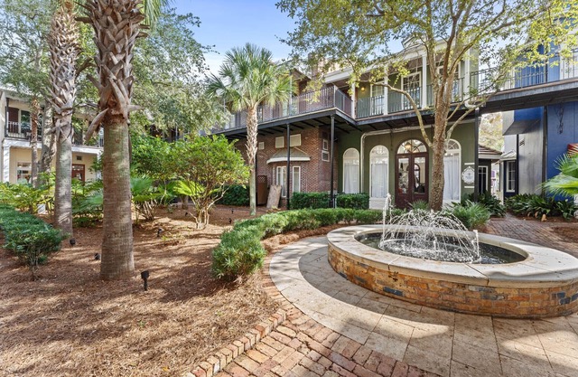 Incredible NOLA-Inspired Condo in Baytowne Wharf!
